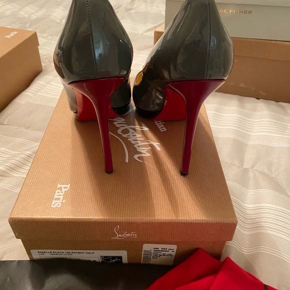 Christian Louboutin - Picture 6 of 6
